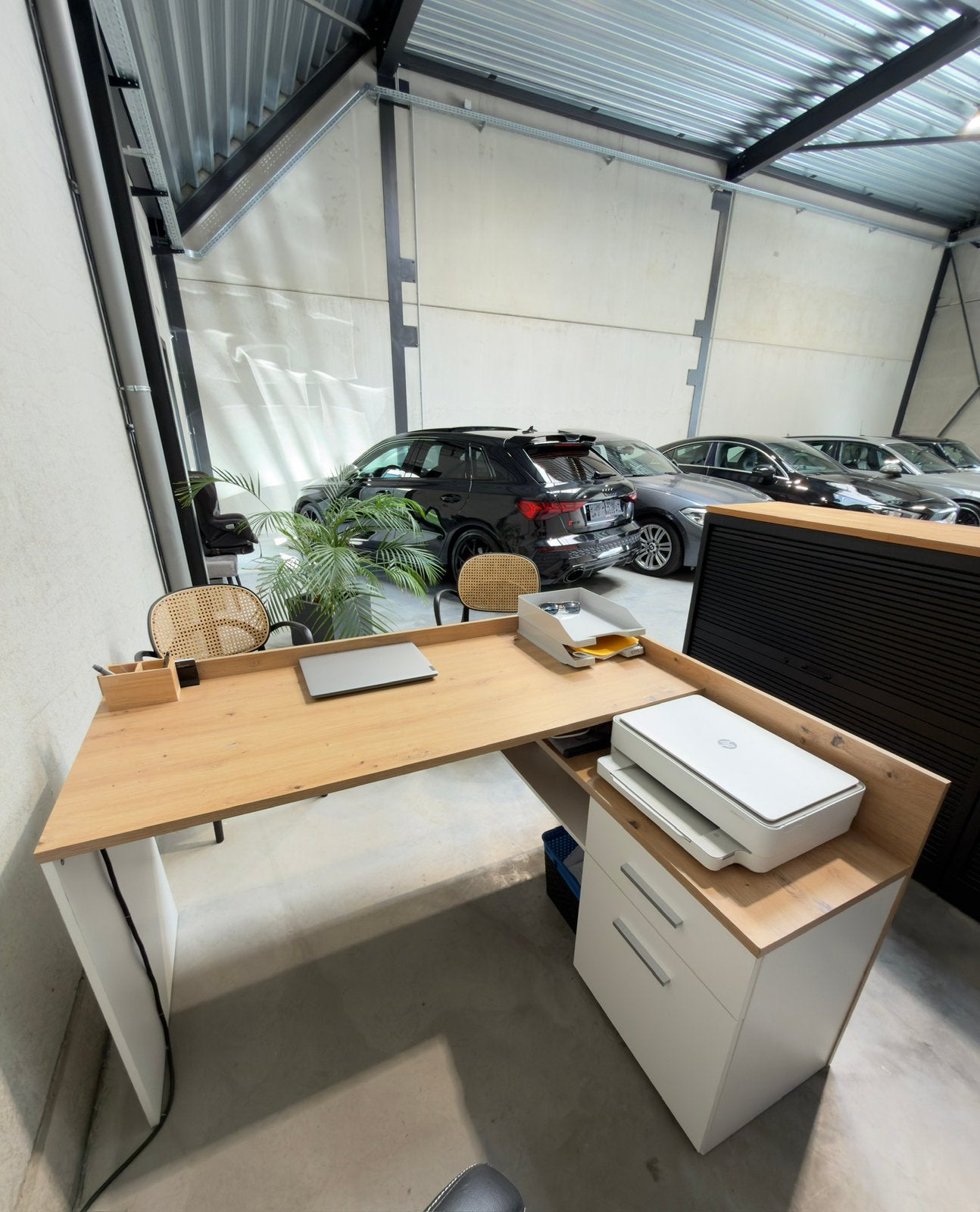 Mooie Bureau met 2 lade kasten + opbergruimte, Huis en Inrichting, Ophalen, Opbergruimte, Gebruikt