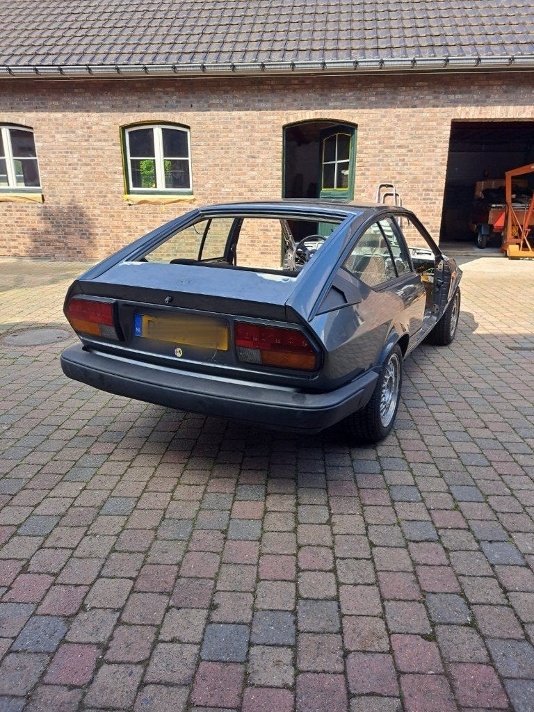 Alfa Romeo GTV 4 1984, Autos, Argent ou Gris, Achat, Beige, Entreprise