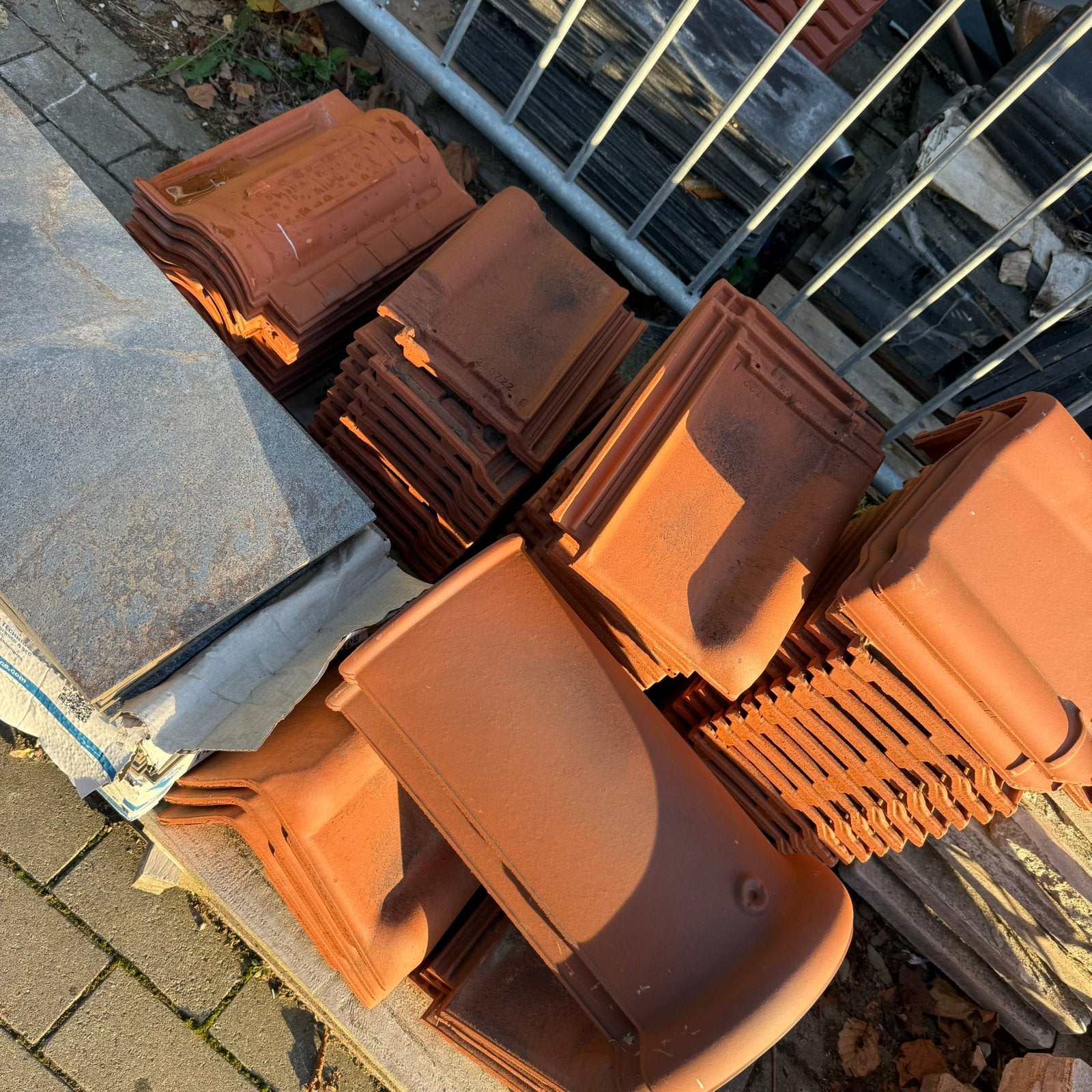 A donner divers tuile, Bricolage & Construction, Enlèvement, Comme neuf, Rouge