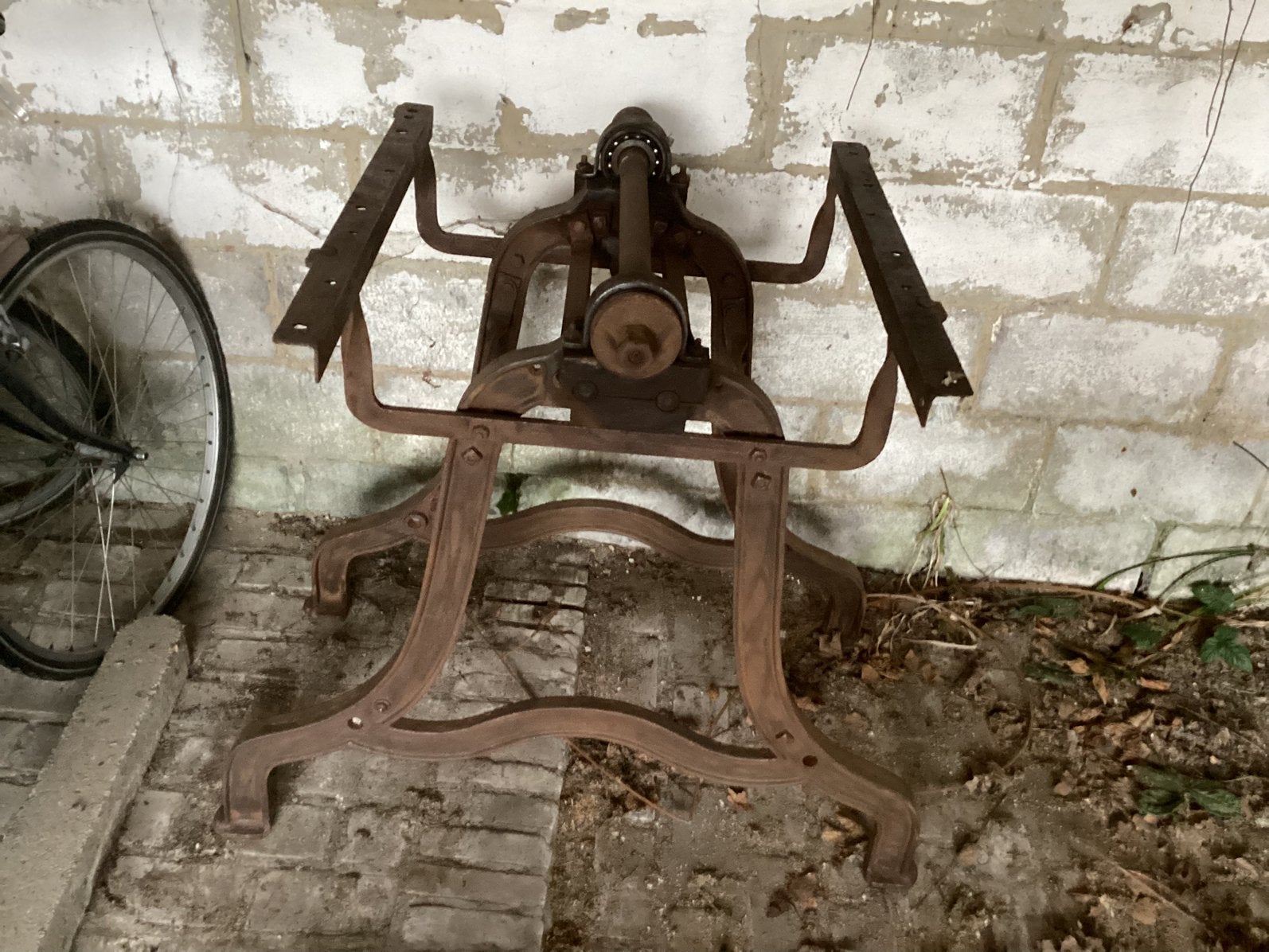 Antieken metalen onderstel, Antiek en Kunst, Ophalen