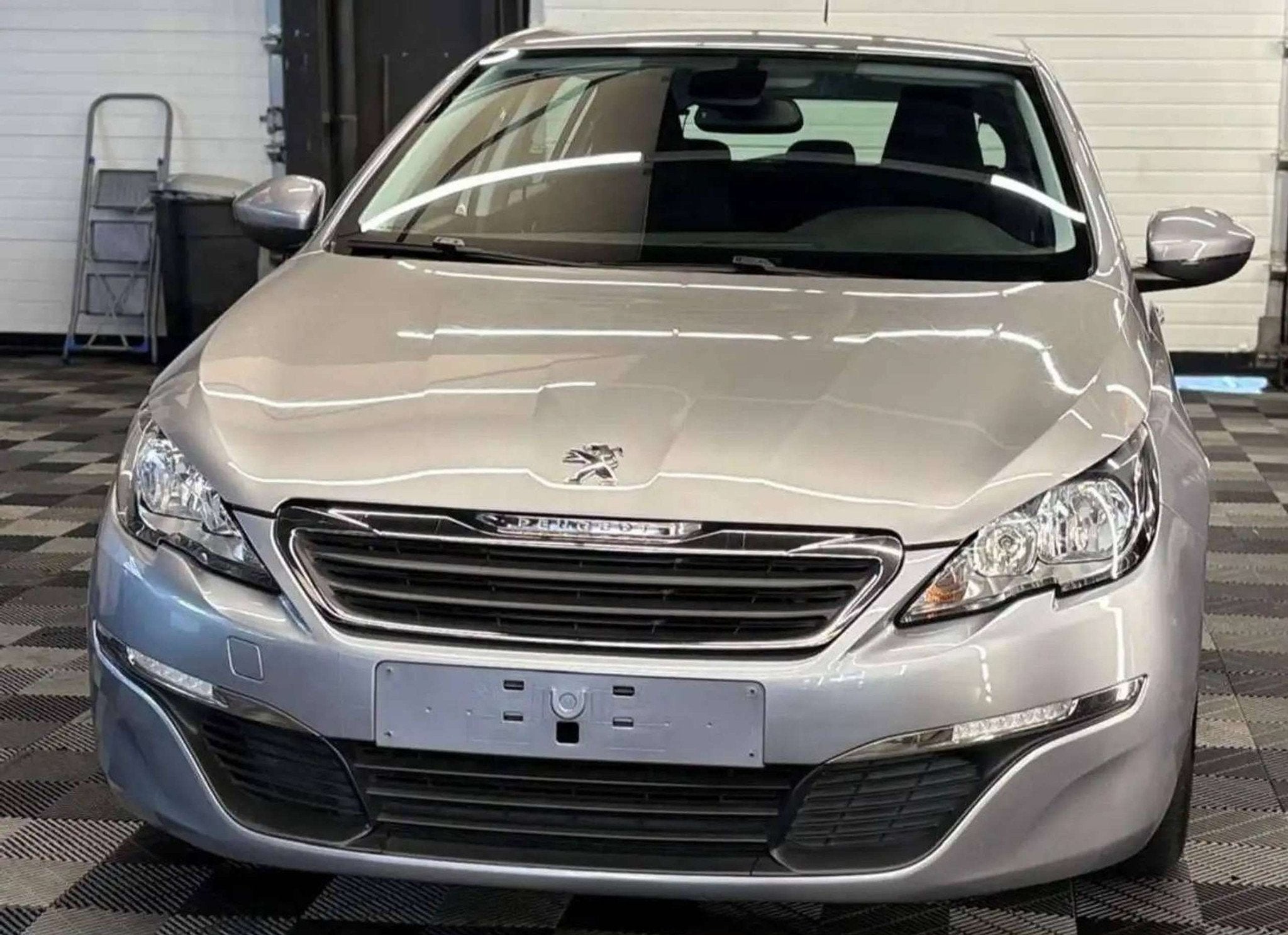 Peugeot 308 1.2 PureTech bj. 2014 143000 km, Autos, Argent ou Gris, Achat, Entreprise, 5 portes