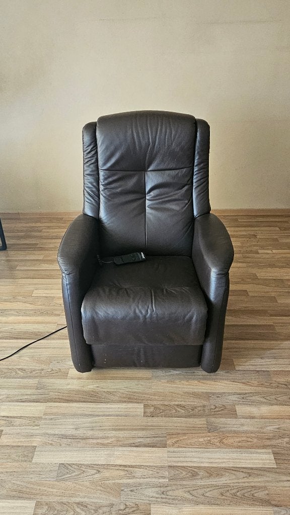 Te koop: bruine lederen relax, Maison & Meubles, Fauteuils, Enlèvement, Comme neuf, Cuir