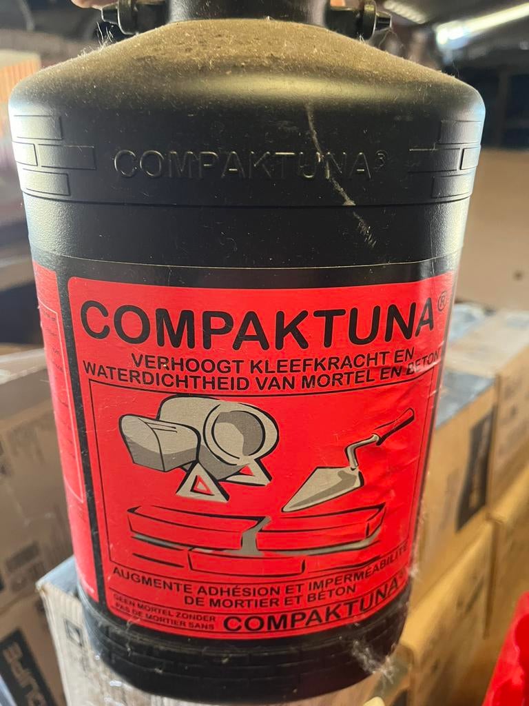 Compaktuna, Enlèvement, Neuf