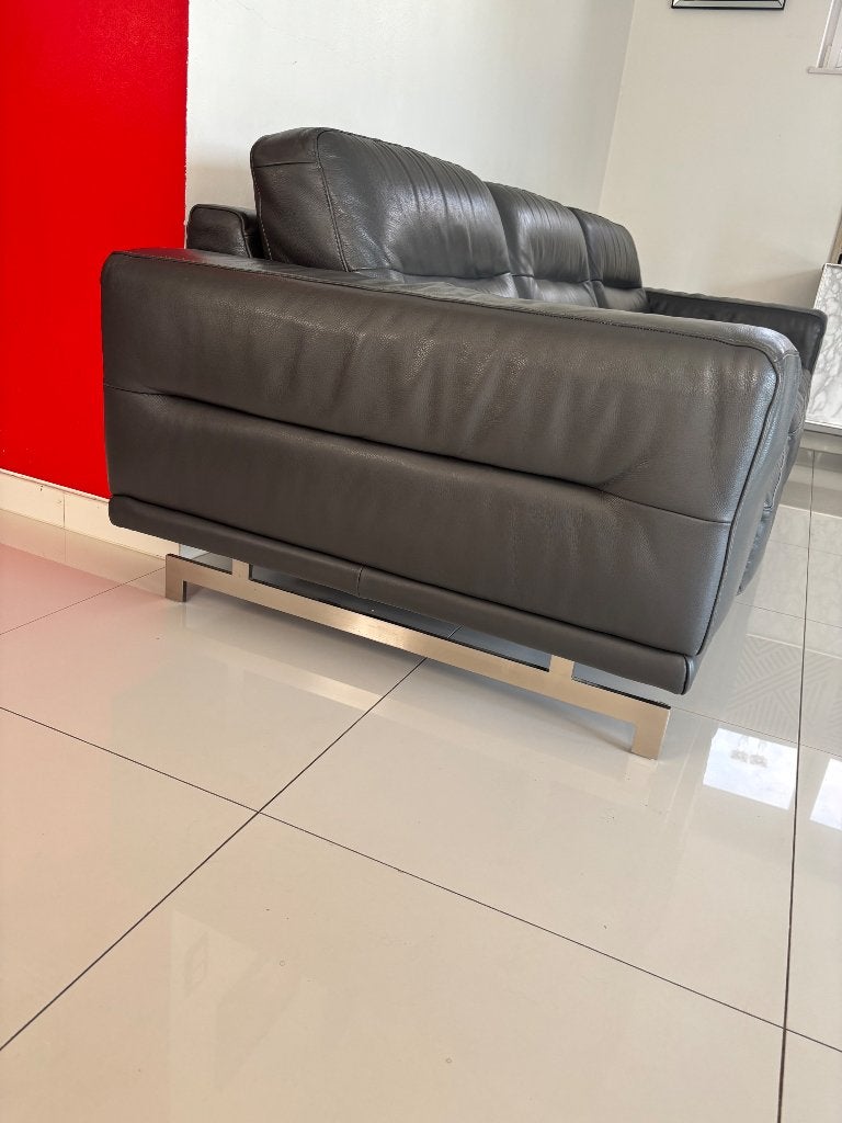 Canapé cuir gris foncé 266cmx100cmde profondeur, 100 à 125 cm, 250 à 300 cm, Quatre personnes ou plus, Banc droit