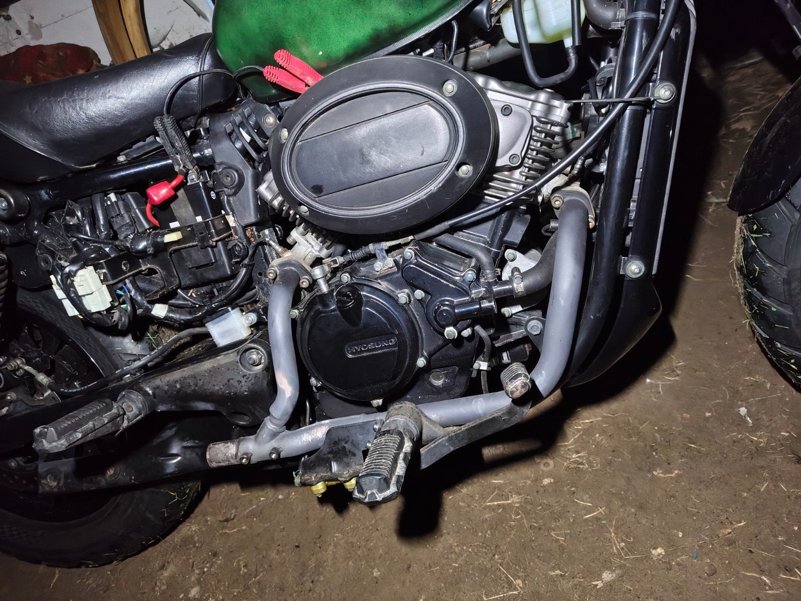 Hyosung aquila 125 bobber  a1 staat zwaar in de weg, Motoren, 2 cilinders, Chopper, Gebruikt, Particulier