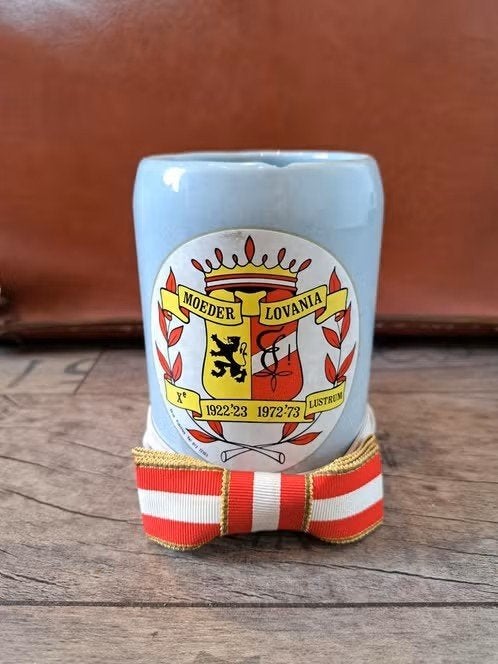 Bierkruik en strikje Moeder Lovania, Ophalen of Verzenden
