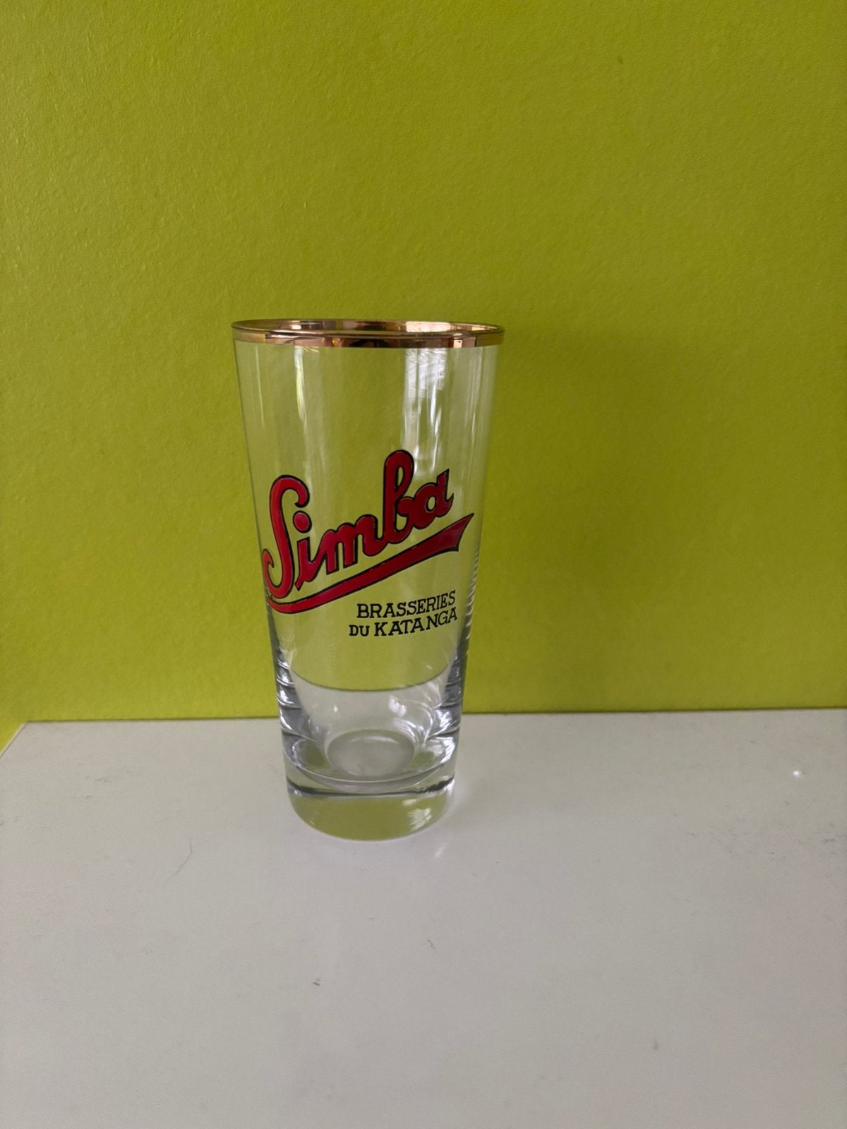 Ancien verre à bière en émail Simba Brasseries Du Katanga, Enlèvement ou Envoi, Comme neuf, Verre ou Verres, Autres marques