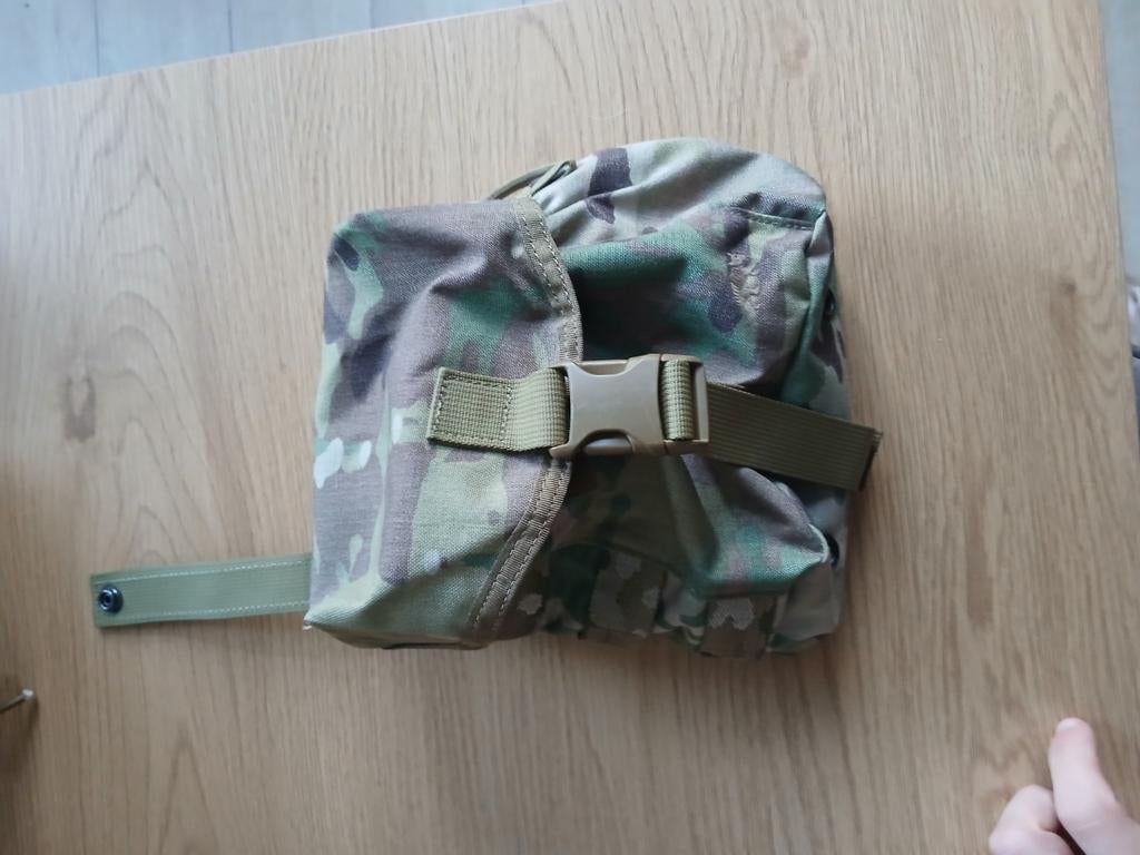 Grande pochette multicam, Collections, Enlèvement
