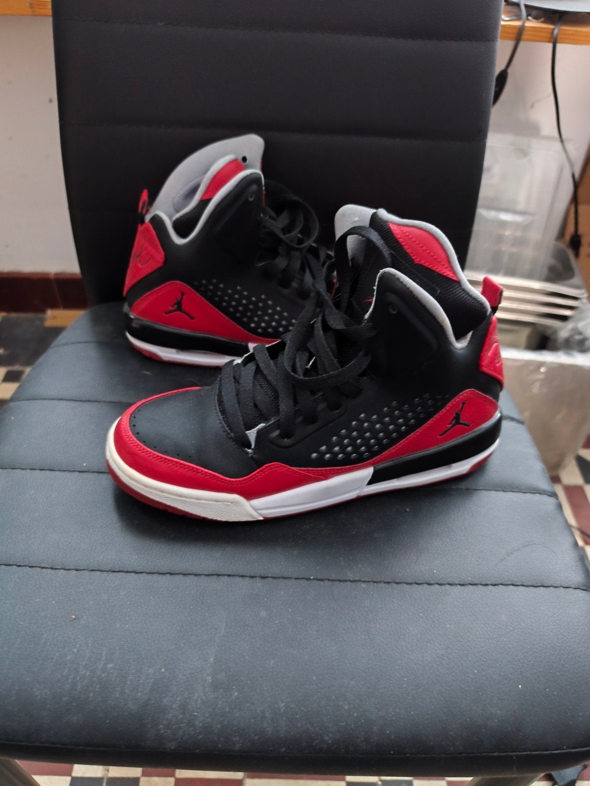 Jordan SC-3 "Bred" (Noir/Rouge) – Pointure 38.5 – Excellent, Sports & Fitness, Basket, Enlèvement, Utilisé, Chaussures