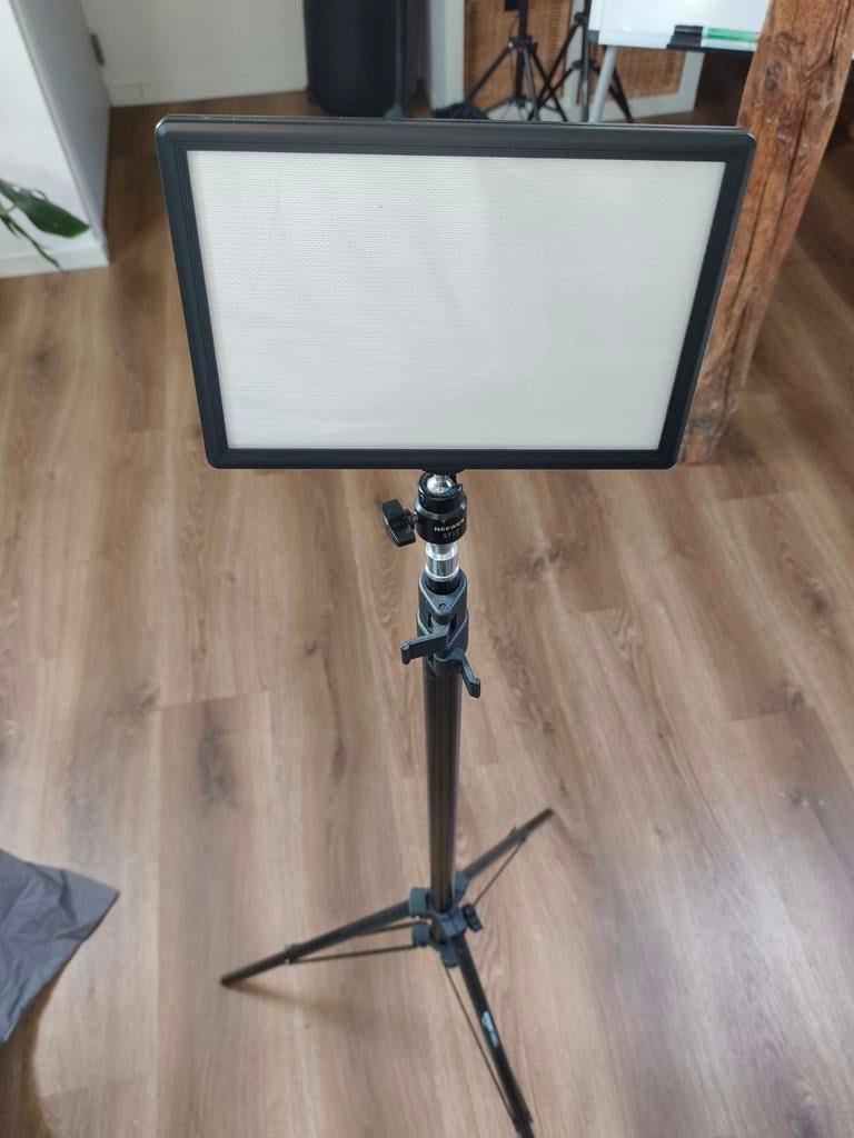 Lumière Vilteox L116T avec support et étui, TV, Hi-fi & Vidéo, Enlèvement