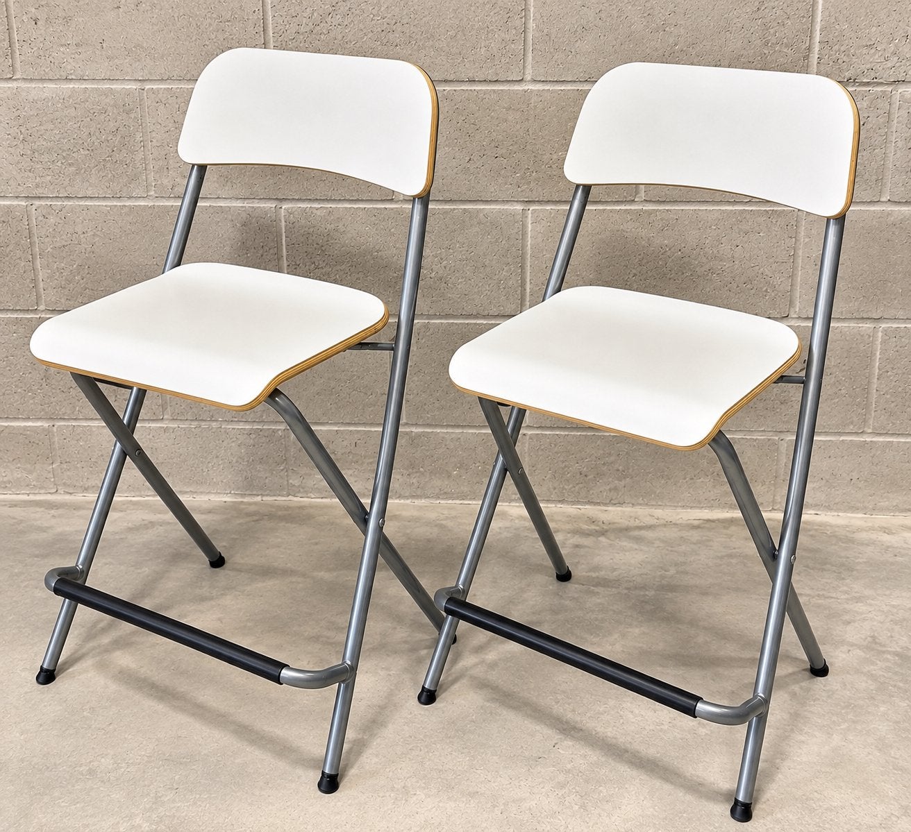 2 chaises pliantes IKEA – blanc / métal – bon état, Maison & Meubles, Enlèvement, Utilisé, Métal, 30 à 60 cm