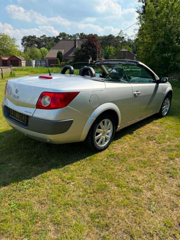 renault megane 1.5dci cabrio (karmann 1ste eigenaar), Auto's, Renault, Voorwielaandrijving, Zwart, Cabriolet, Leder