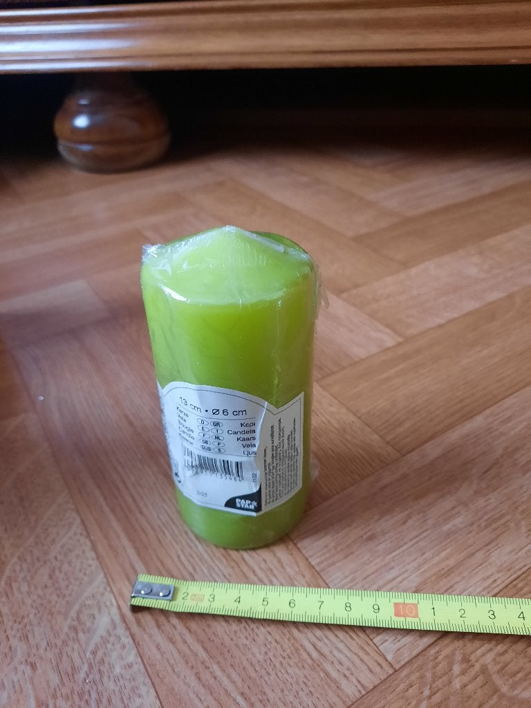 nieuwe cylinderkaars groen 13cm hoogte x6cm dia van pap star, Ophalen of Verzenden, Nieuw, Groen
