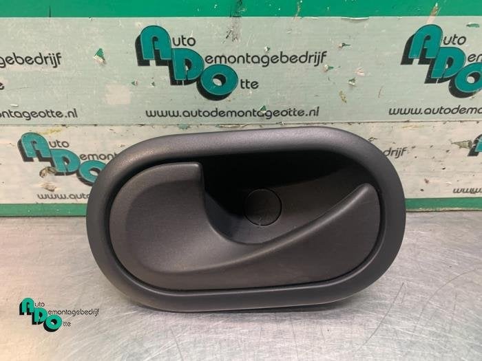 Portiergreep 4Deurs links-voor van een Renault Clio (Clio 3, Gebruikt, -, Renault, -
