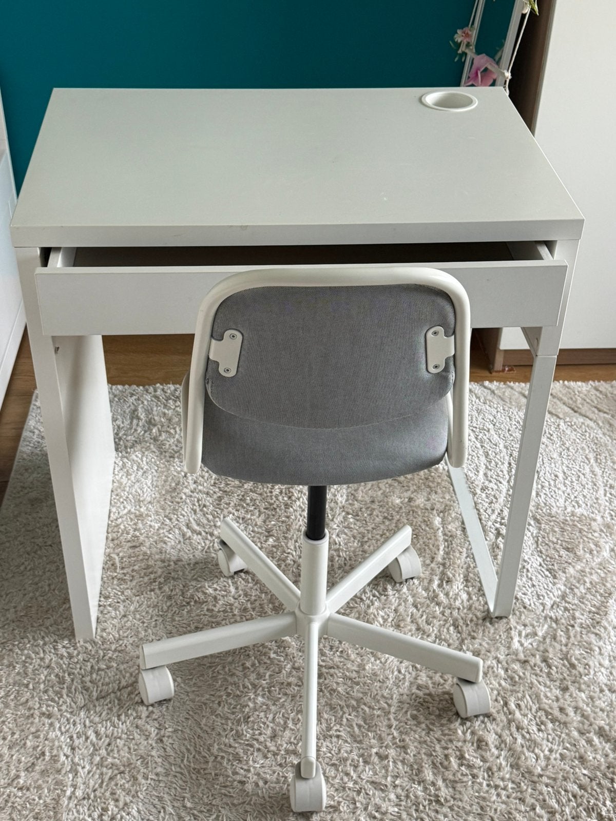 Bureau en stoel, wit/lichtgrijs €40 voor alles, Scandinave, 73 cm, 50 cm, Autres matériaux