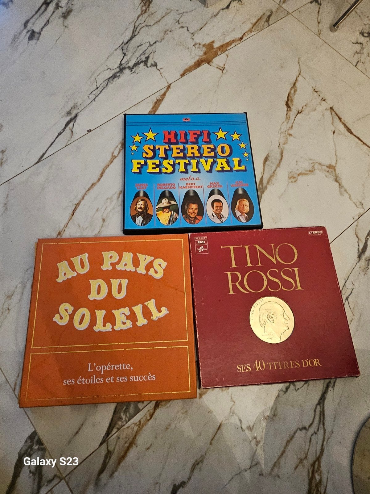 Lot 3 coffrets disques vinyles 33T (Tino Rossi, Opérette, Hi, Enlèvement, Or