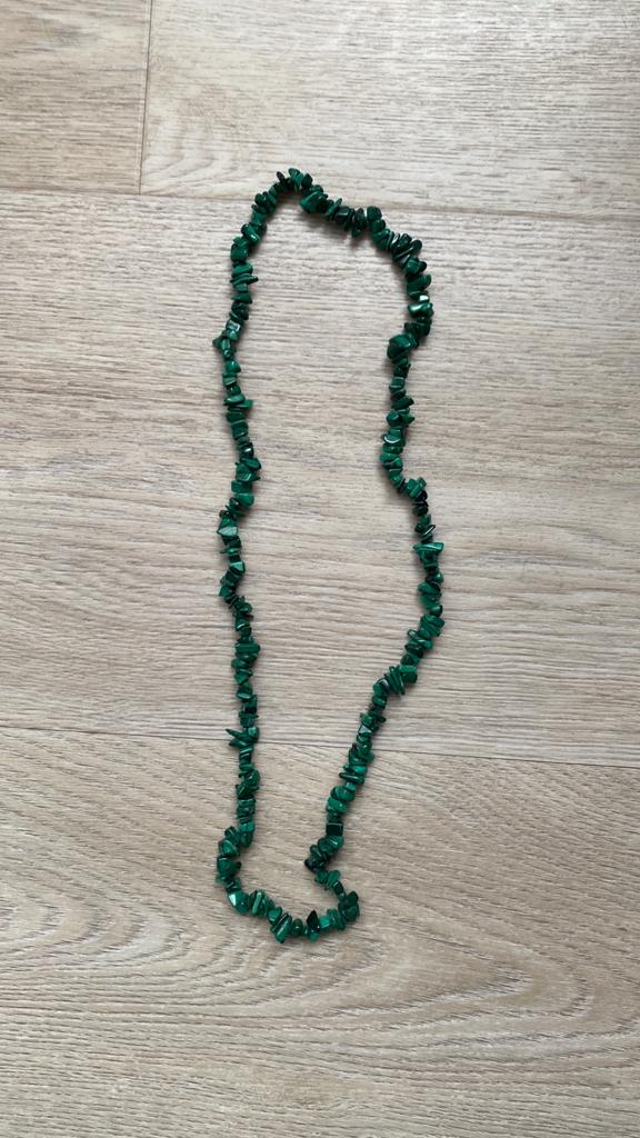 Halsketting in echte edelsteen malachiet, Handtassen en Accessoires, Edelstenen, Ophalen, Zo goed als nieuw