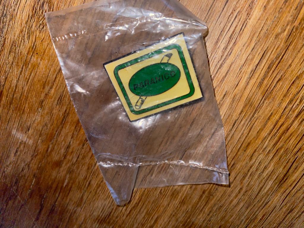 Pin’s Paranico vert blanc vintage Collector ‘90s Rare ! Neuf, Envoi, Neuf, Marque, Insigne ou Pin's