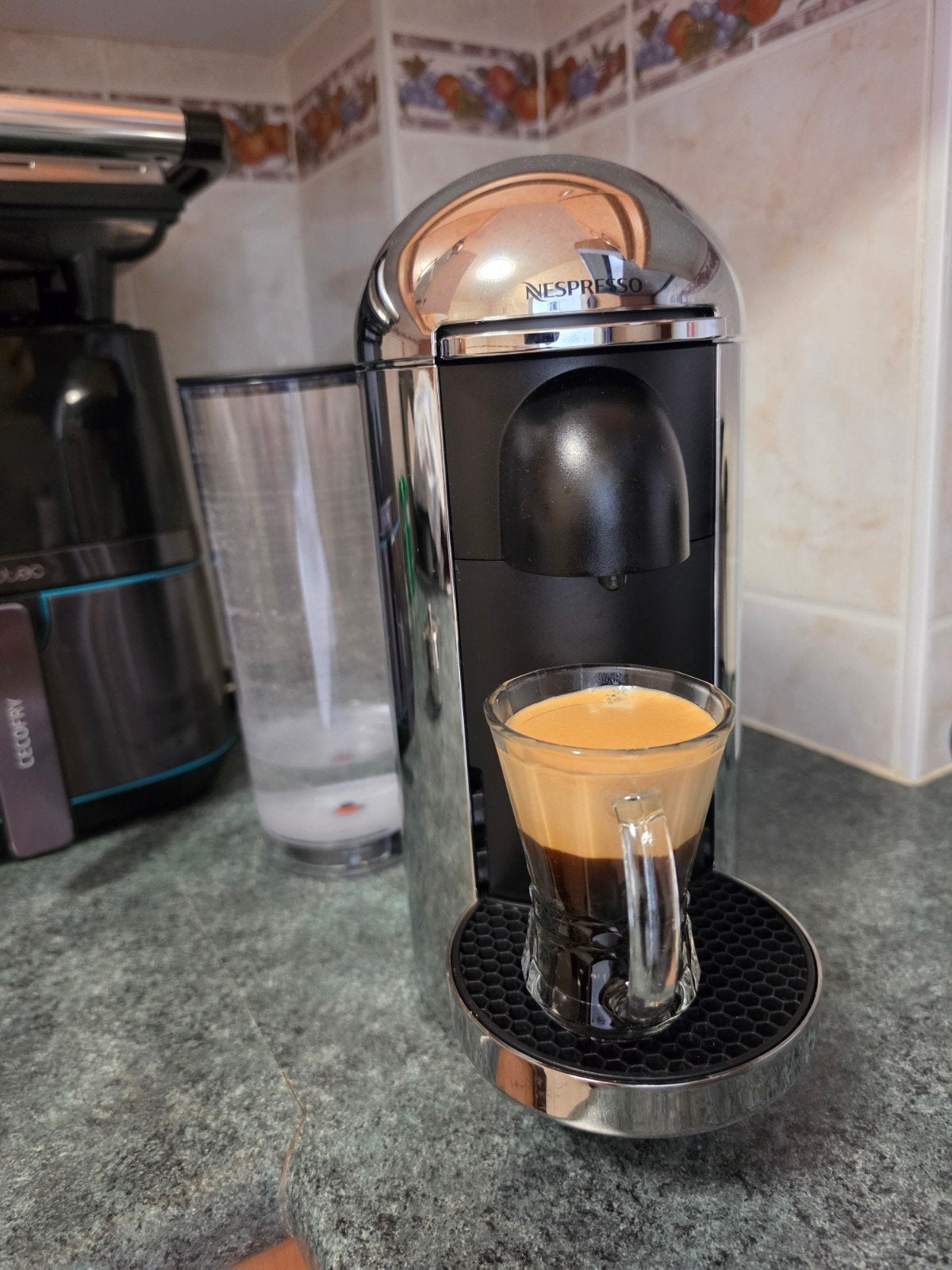 Nespresso  vertuo, Electroménager, Machine à espresso, Réservoir d'eau amovible, Dosettes et capsules de café, Enlèvement