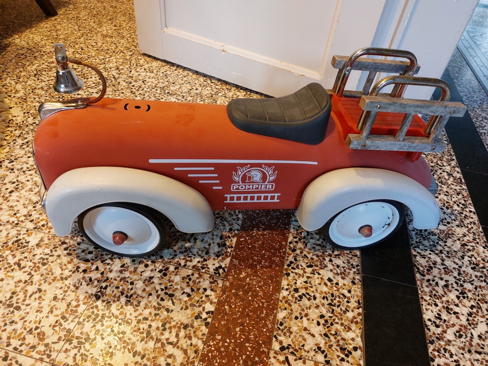 Joli camion de pompiers trotteur à rafraîchir, Enlèvement, Utilisé, Bus ou Camion, Autres marques