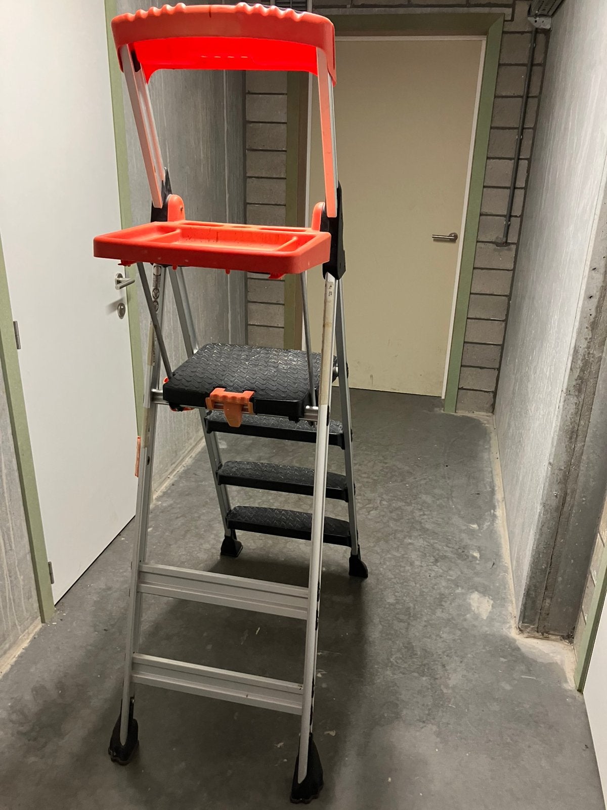 Trapladder, merk Wurth, professionele uitvoering, Doe-het-zelf en Bouw, Ophalen, Zo goed als nieuw