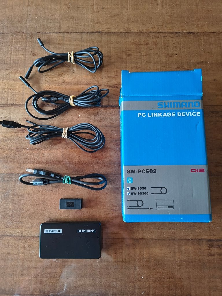 Shimano Steps/Di2 SM-PCE02 PC Interface - te huur, Vélos & Vélomoteurs, Accessoires vélo | Outils de vélo, Comme neuf, Autres outils