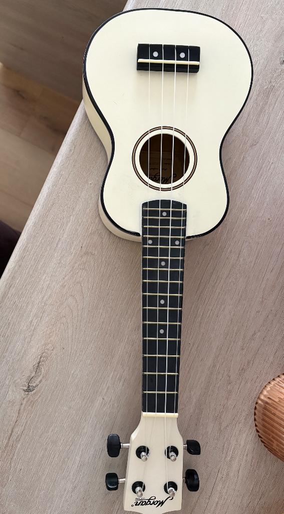 Morgan Ukulele UK-S100 wit, Musique & Instruments, Instruments à corde | Autre, Enlèvement, Utilisé, Ukulélé