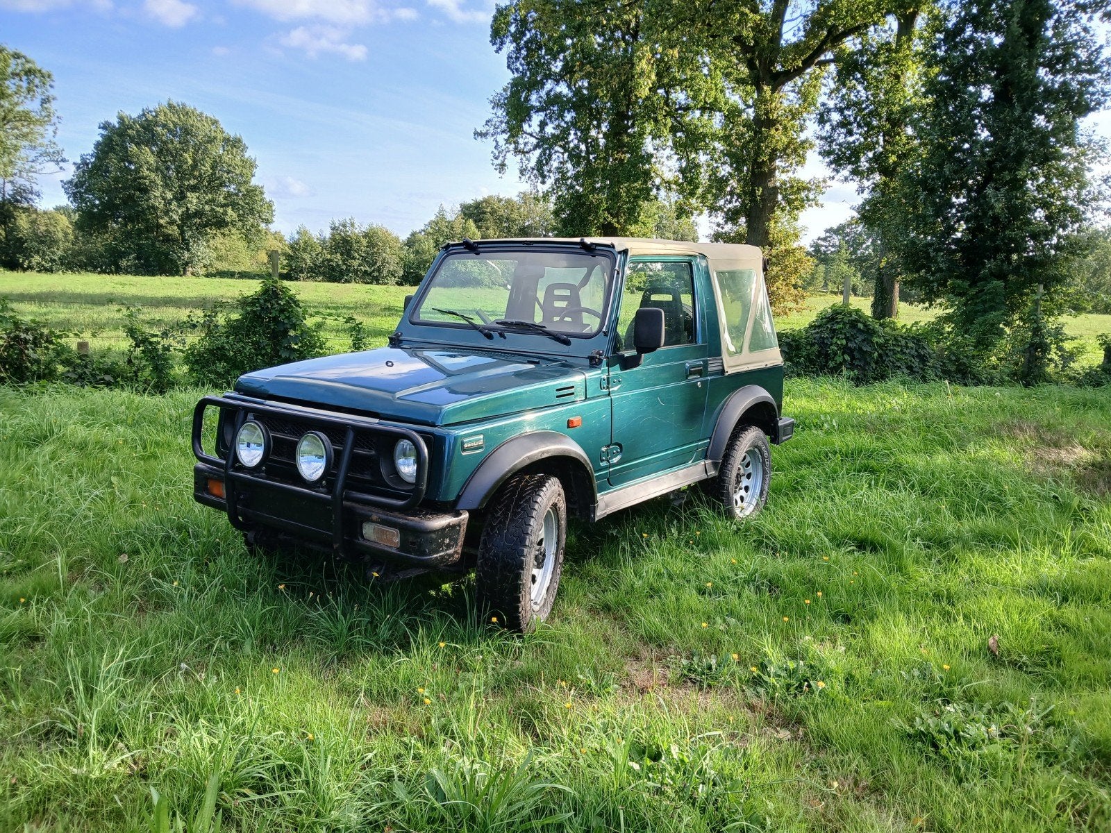 Suzuki Samurai 1998 in goede staat, Auto's, Stof, Zwart, 4 cilinders, Samurai