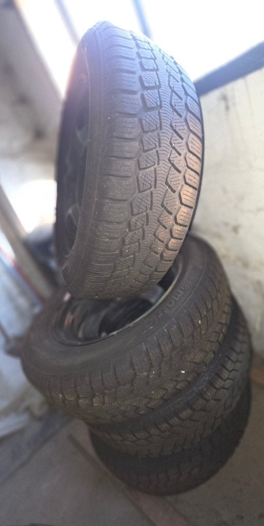 4 Pneus hiver montés sur jantes en tôle, Autos : Pièces & Accessoires, Pneus & Jantes, Enlèvement, 16 pouces, Pneus hiver, Pneu(s)
