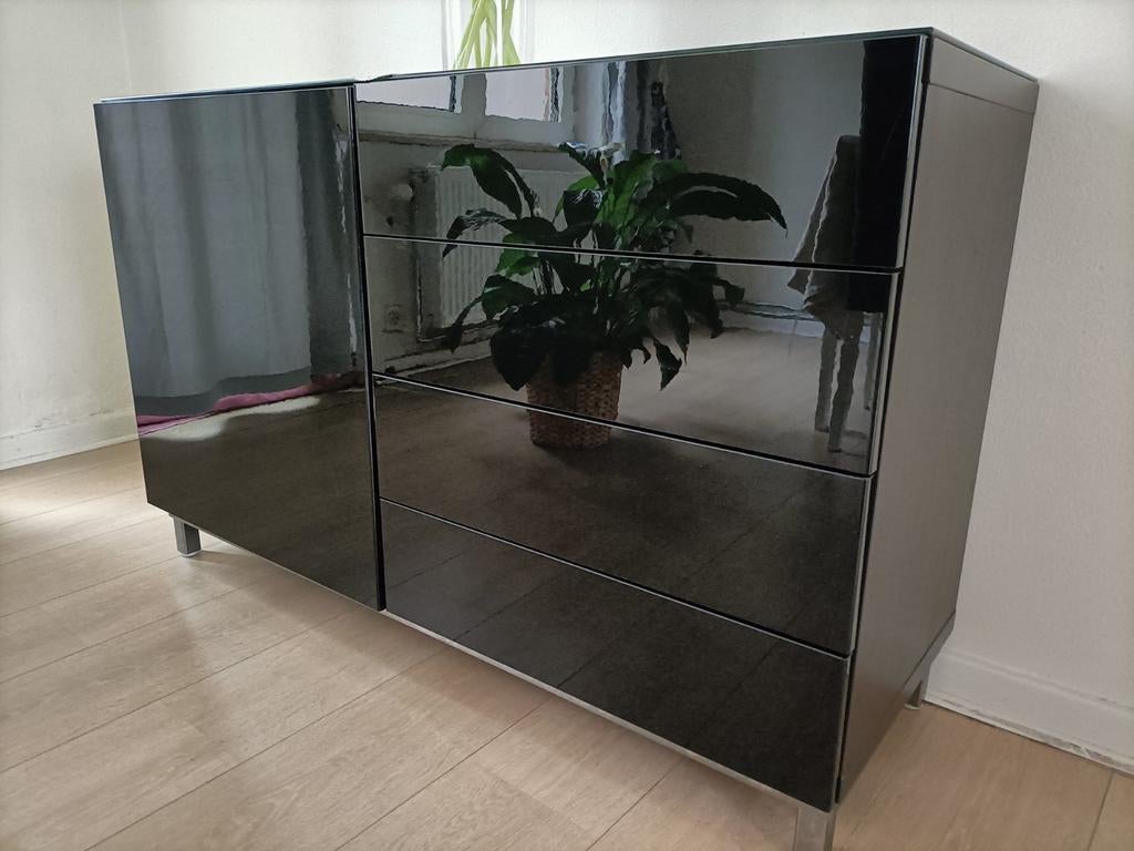 Besta dressoir, Ophalen