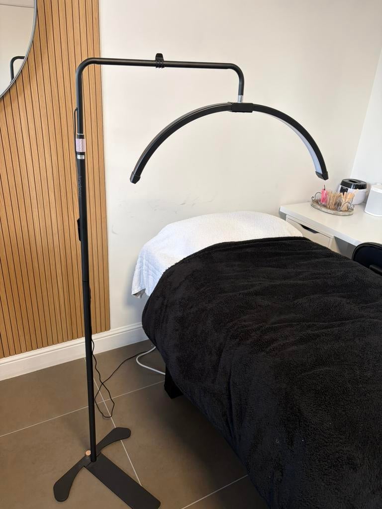 Halve maan lamp schoonheidsspecialiste, Enlèvement, Comme neuf