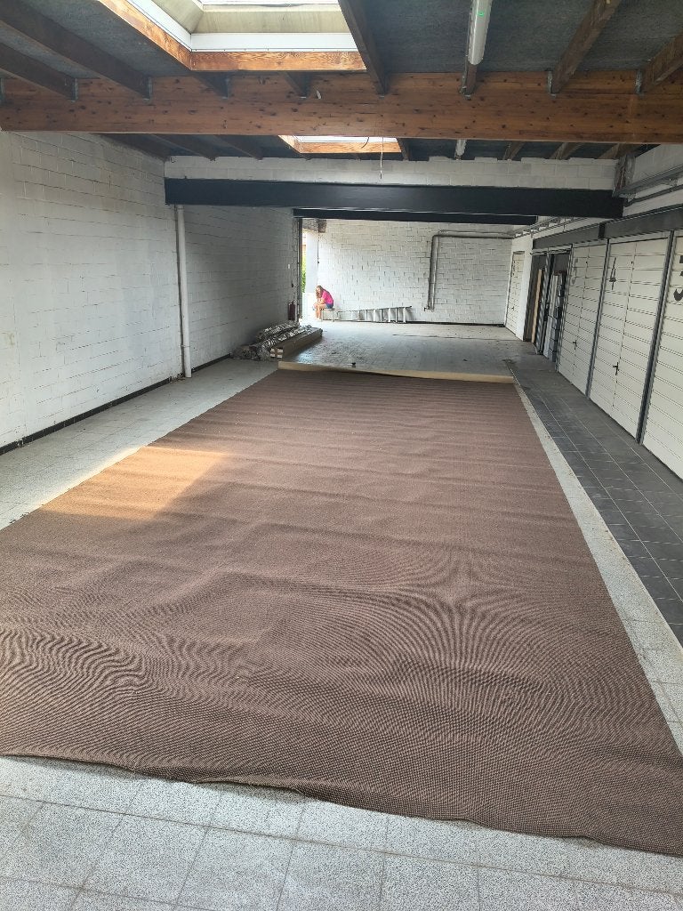 Tapijt groot 4×10m (Bruin) - €5/m2, Maison & Meubles, Ameublement | Tapis & Moquettes, Enlèvement ou Envoi, Utilisé, Brun