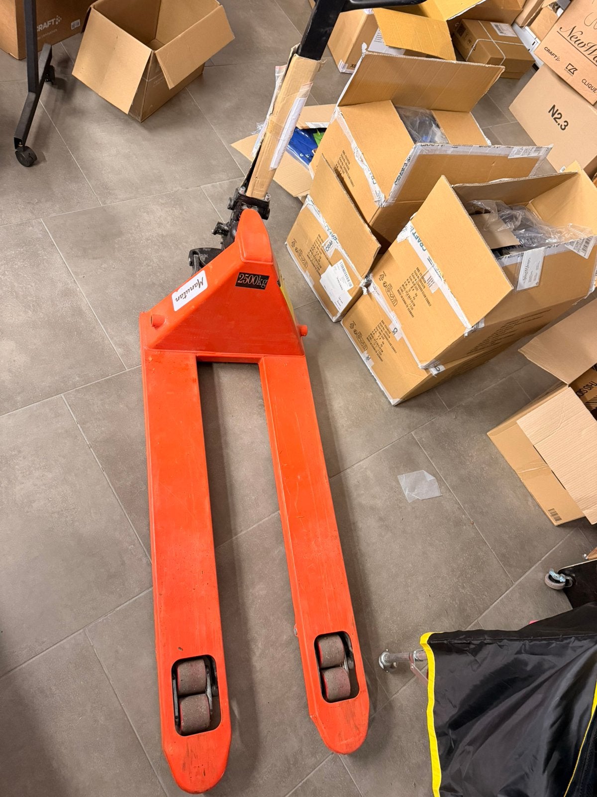 Handmatige pallettruck van 2500 kg, Ophalen, Zo goed als nieuw