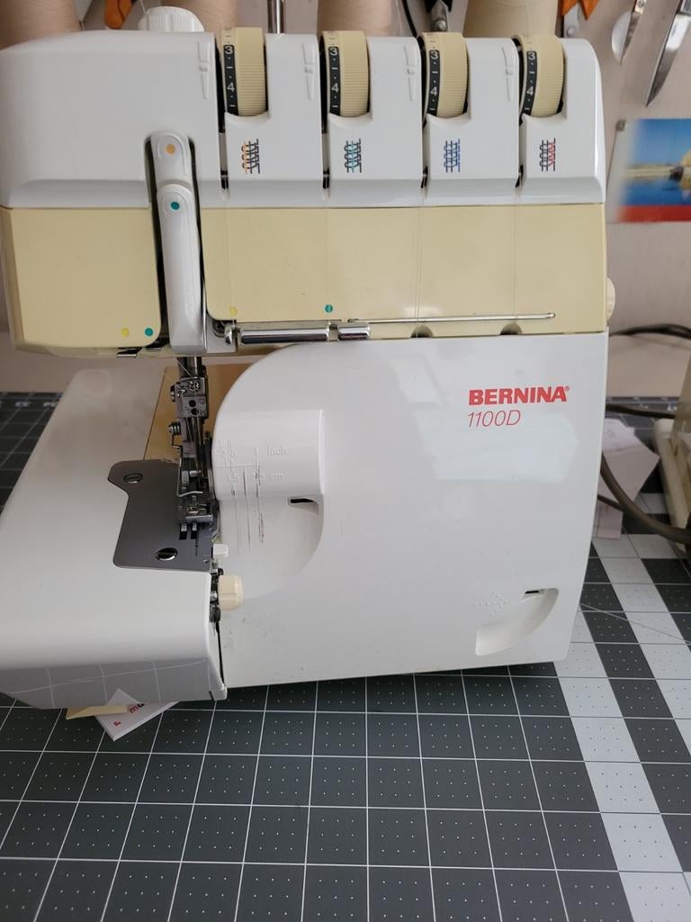 Surjeteuse 1100D, Bernina, Industrie, Enlèvement, Utilisé