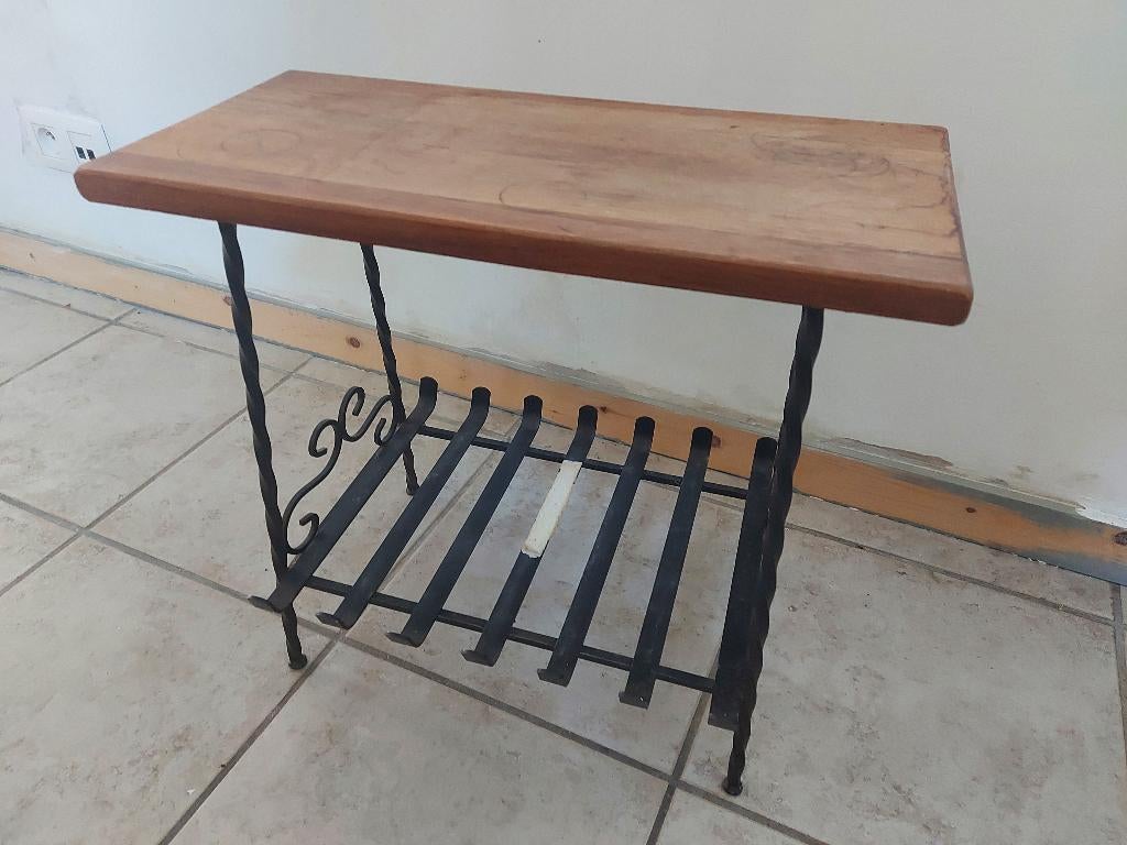 Porte journaux en bois et fer forgé, Maison & Meubles, Accessoires pour la Maison | Porte-journaux & Porte-revues, Utilisé, Enlèvement