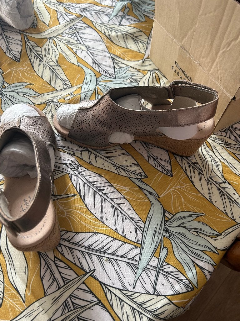 New Clarks schoenen voor volwassenen, Nieuw, Grijs, Clarks, Sandalen of Muiltjes