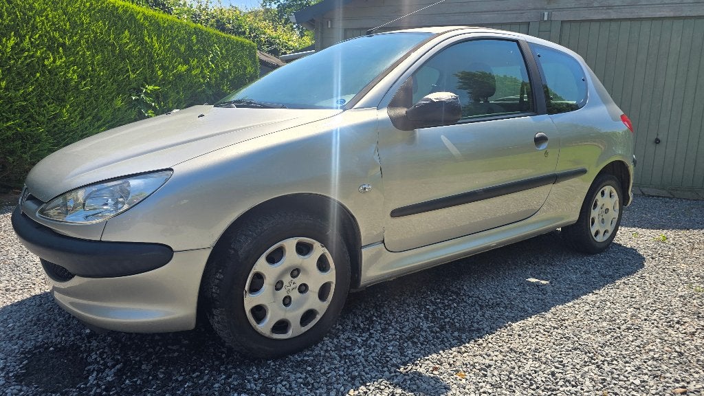 Peugeot 206 1.4 benzine ok zone LEZ, Auto's, Voorwielaandrijving, Stof, 1360 cc, 4 cilinders