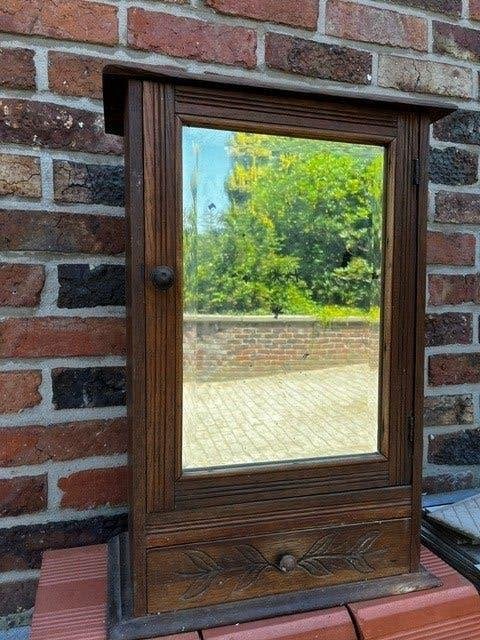 Antiek apotheekkastje, Ophalen