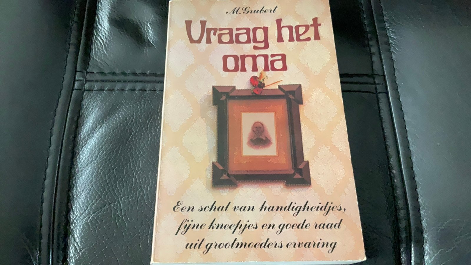 Vraag het oma M.Grubert, Ophalen of Verzenden, Zo goed als nieuw