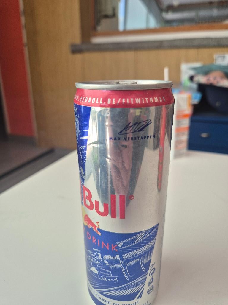 Red bull max verstappen en monster van lewis hamelton, Enlèvement