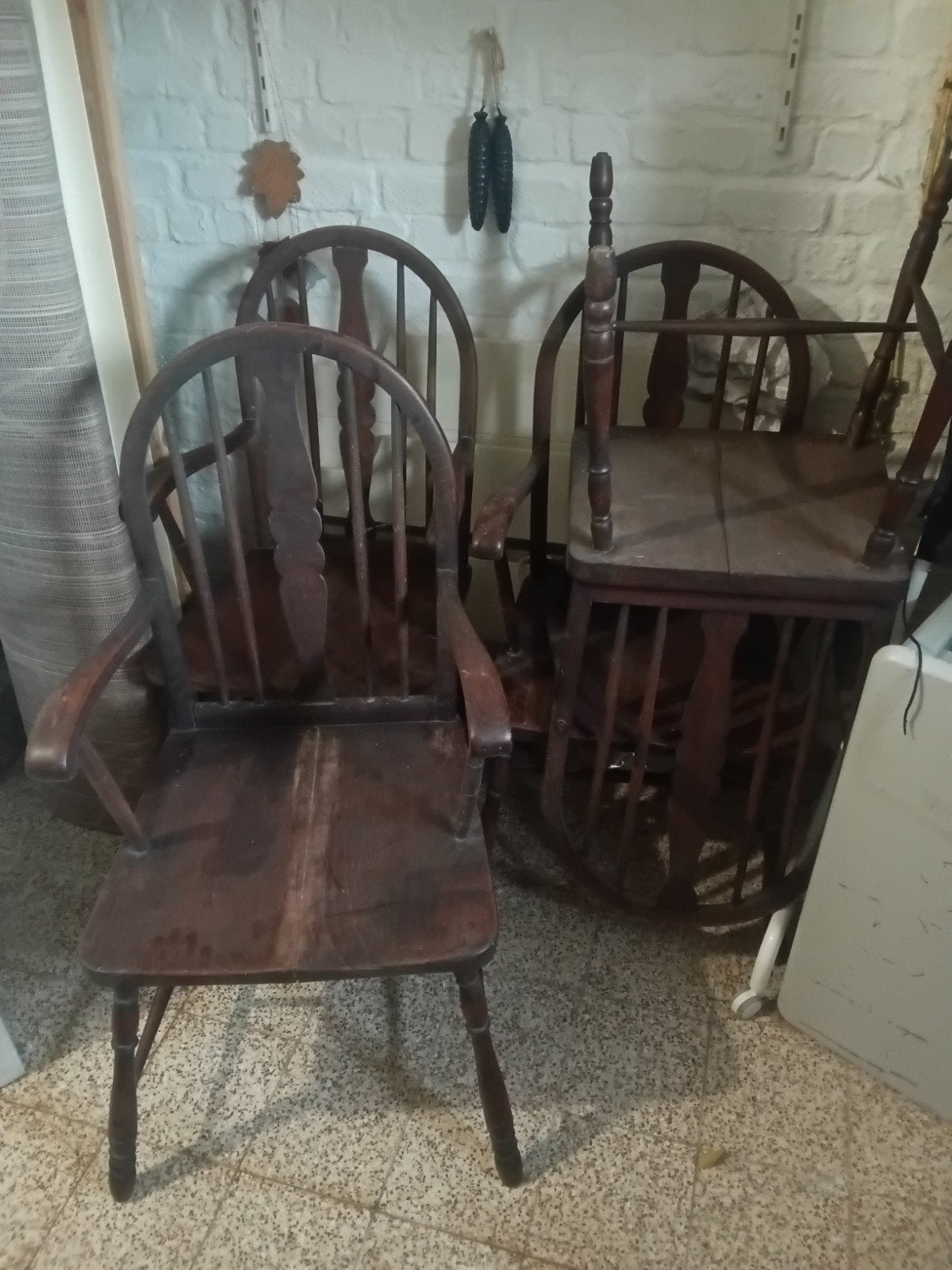 chaises colonial, Enlèvement