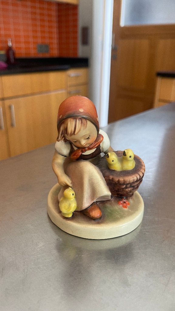Vintage Hummel beeldje "Chick Girl" (57/0), Ophalen of Verzenden, Hummel