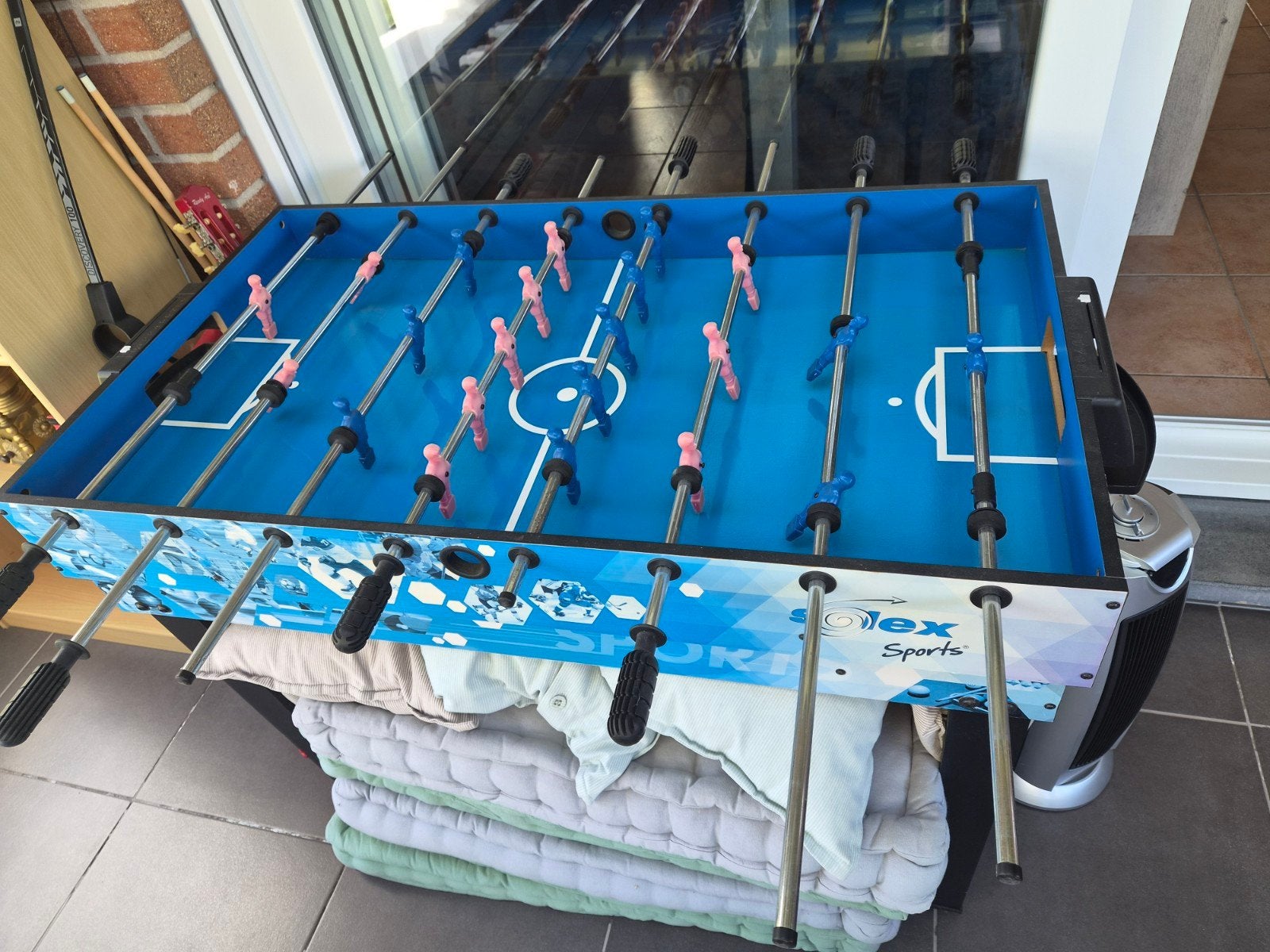 Multispeeltafel: tafelvoetbal, biljart, ping pong, ijshockey, Ophalen