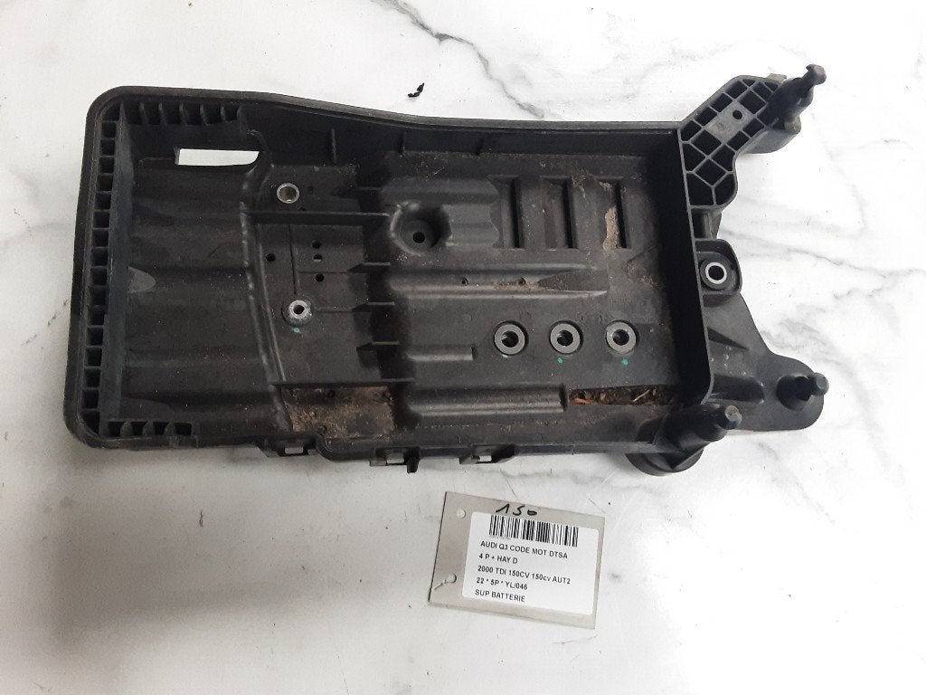SUPPORT DE BATTERIE Audi Q3 (F3B) (5QF915325B), Autos : Pièces & Accessoires, Auto-Union-Straße  1,
85057  Ingolstadt, DE, Info@audi.de