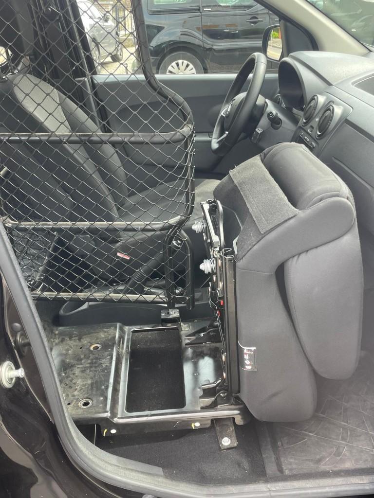 Dacia Dokker, Auto's, Dacia, 75 kW, Stof, Parkeersensor, Zwart