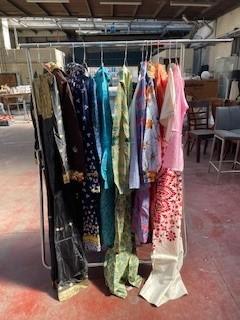 Blouses et robes en soie – élégantes et légères lot 500pcs, Enlèvement, Neuf