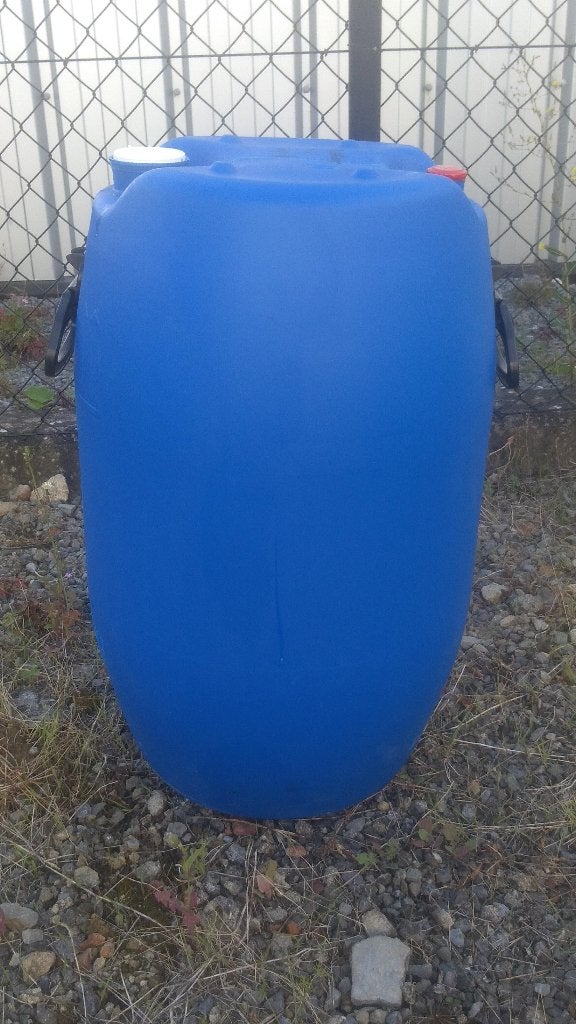 Fûts 60 et 100 litres à donner en plastique bleu, 75 à 150 litres, Enlèvement, Utilisé, Synthétique