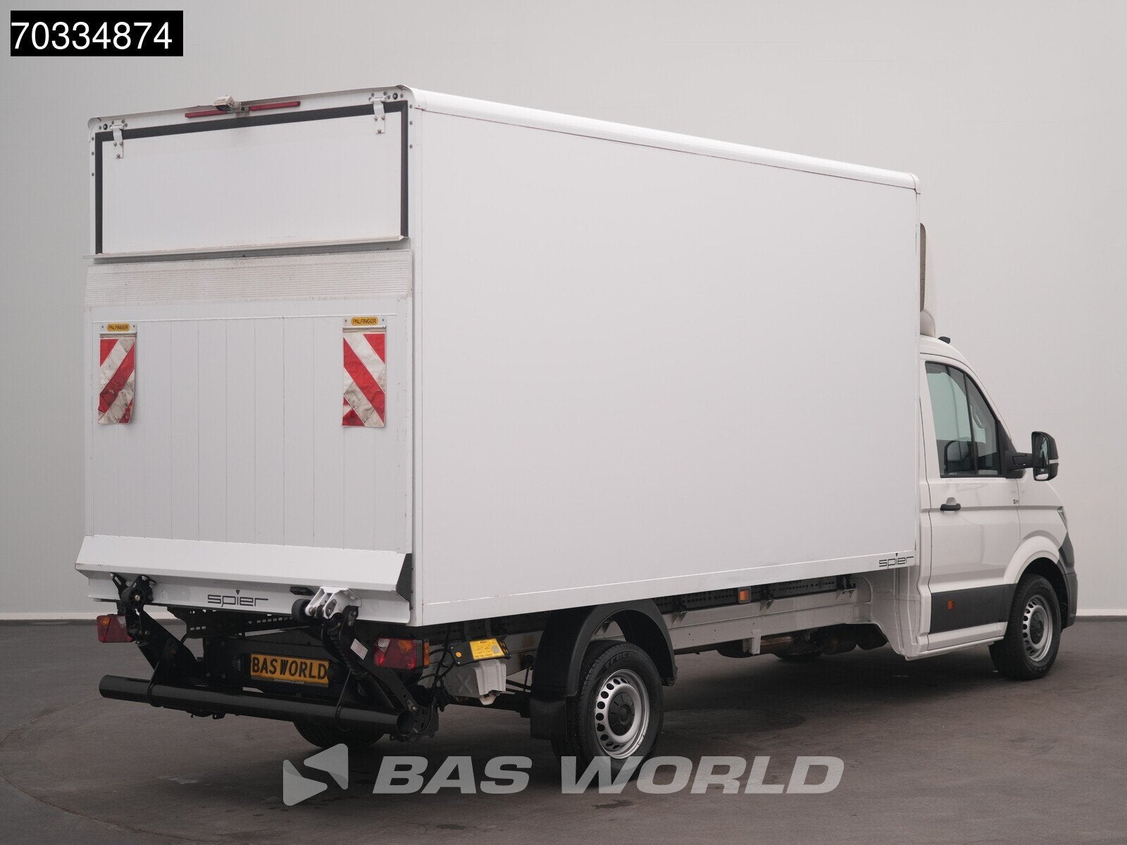 Volkswagen Crafter 177pk Automaat Laadklep 180PK Bakwagen Ai, Stof, Gebruikt, Euro 6, 4 cilinders