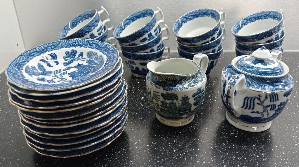 Porseleinen theeservies in Blue Willow-stijl, Ophalen