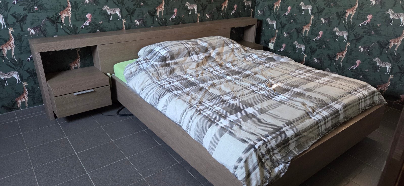 Bed 160cm breed (+matras+lattenbodem+dekbed en hoofdkussens), Ophalen, Bruin, Tweepersoons, 160 cm